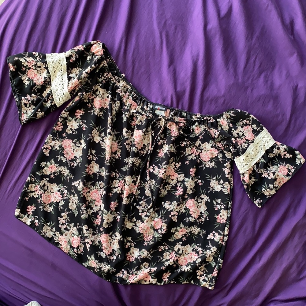 Fashion Magazine - Loose Women’s Floral Top